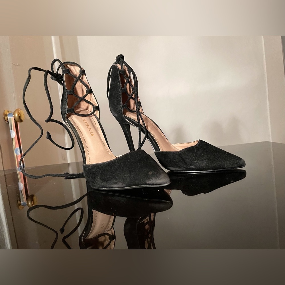 Women’s 6 Lace up Heels Pointy Toe